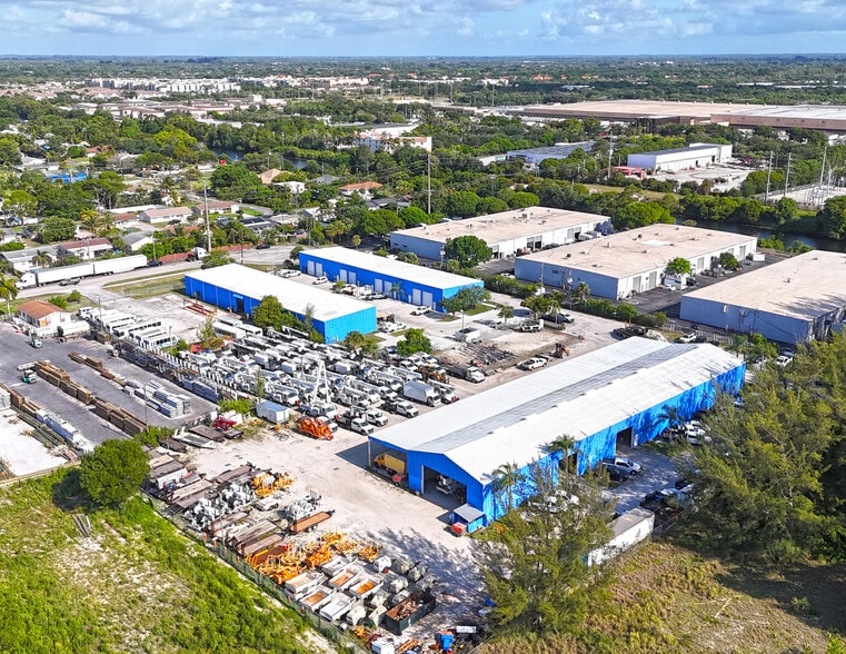 Boynton Beach Small-Bay + IOS portefeuille de 3 propriétés à vendre sur LoopNet.ca - Photo du bâtiment - Image 3 de 5