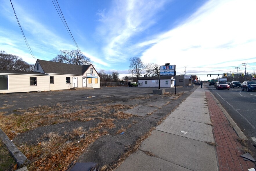 1779 Middle Country Rd, Centereach, NY for lease - Building Photo - Image 2 of 5