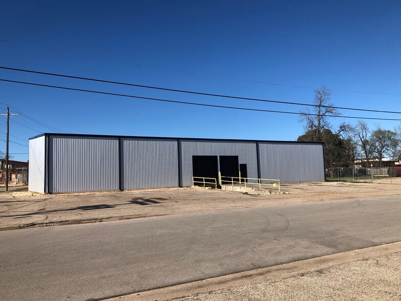 100 Sherman St, Conroe, TX for lease - Building Photo - Image 1 of 7