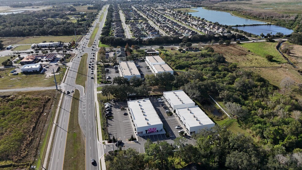 1340 S Narcoossee Rd, Saint Cloud, FL à louer - Photo du bâtiment - Image 2 de 29