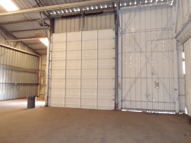 2115 N 77 Sunshine Strip, Harlingen, TX à louer - Photo du bâtiment - Image 2 de 16