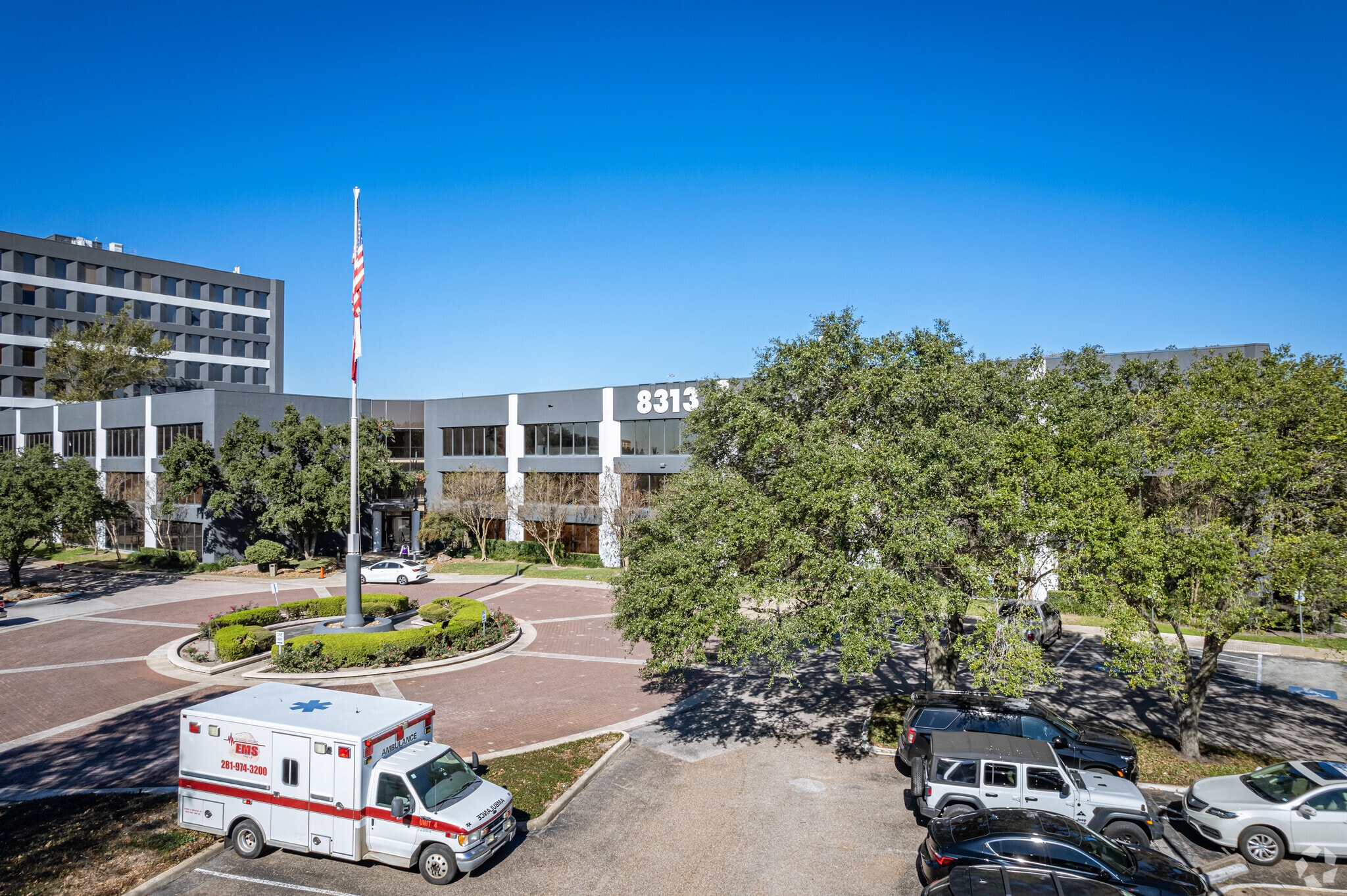 8313 Southwest Fwy, Houston, TX for lease Primary Photo- Image 1 of 20