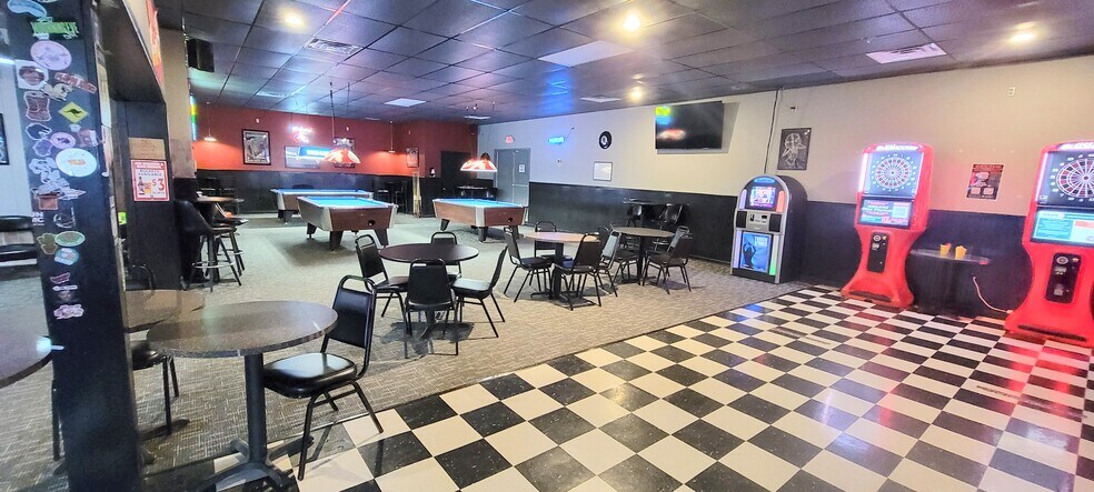 118 E Jackson Ave, Iola, KS à vendre - Photo du bâtiment - Image 2 de 27