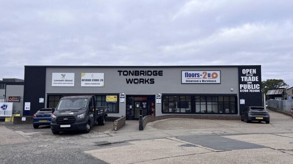 Tonbridge Rd, Romford à louer - Photo du bâtiment - Image 2 de 15