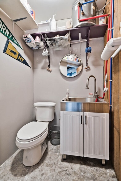 87 Spring St, Eureka Springs, AR for sale - Interior Photo - Image 3 of 39