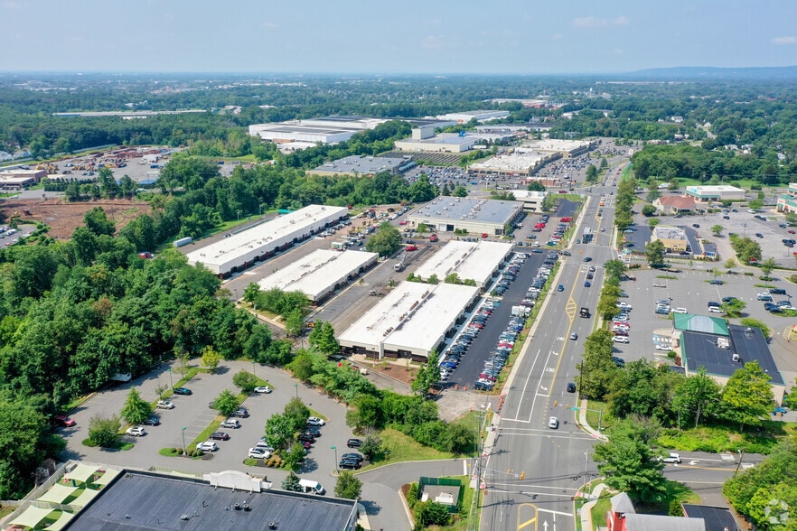 904 Oak Tree Rd, South Plainfield, NJ for lease - Primary Photo - Image 1 of 7