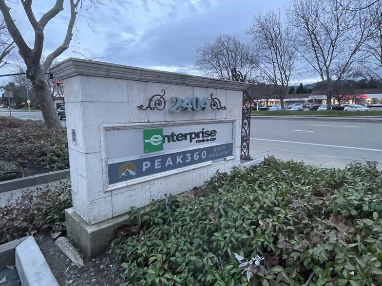 2404 San Ramon Valley Blvd, San Ramon, CA à louer - Photo du bâtiment - Image 2 de 8