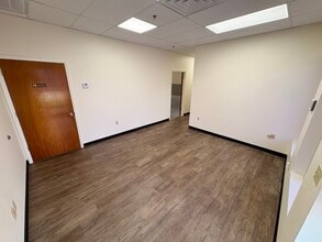 4725 E Lakeland Commerce Pky, Lakeland, FL for lease Interior Photo- Image 2 of 12