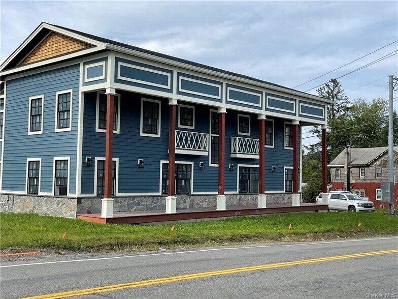 375 Blumel Rd portefeuille de 2 propriétés à vendre sur LoopNet.ca - Photo du bâtiment - Image 1 de 9