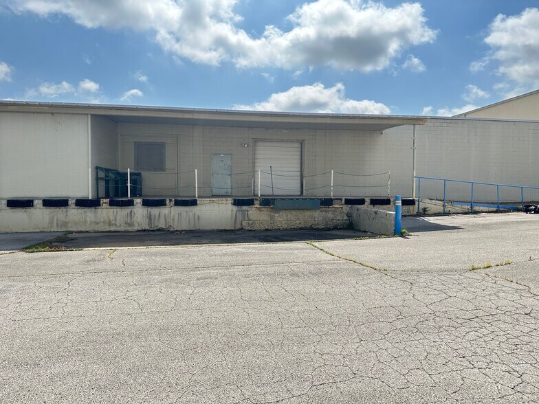 6310 E 13th St, Tulsa, OK à vendre - Photo du bâtiment - Image 2 de 41