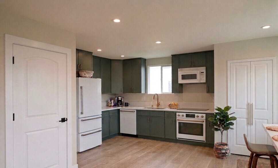 19102 Victory Blvd, Tarzana, CA for sale - Building Photo - Image 2 of 6