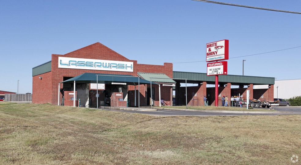 Auto Business Portfolio Sale portfolio of 9 properties for sale on LoopNet.ca - Primary Photo - Image 1 of 2