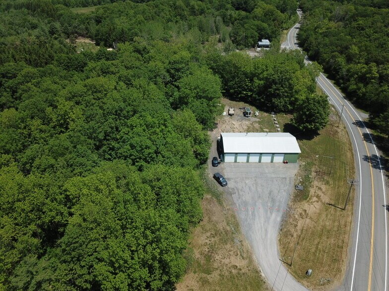 1932 Berne Altamont Rd, Village of Altamont, NY à louer - Aérien - Image 3 de 5