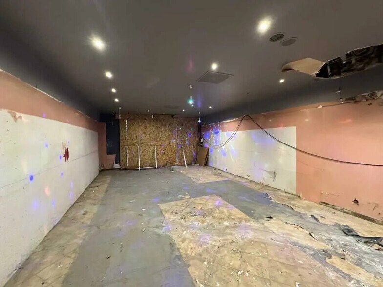 Commerce de détail dans Bordeaux à louer - Photo du bâtiment - Image 2 de 4