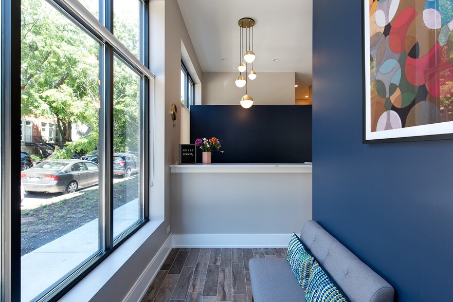 2559 N Southport Ave, Chicago, IL à louer - Hall d’entrée - Image 1 de 11