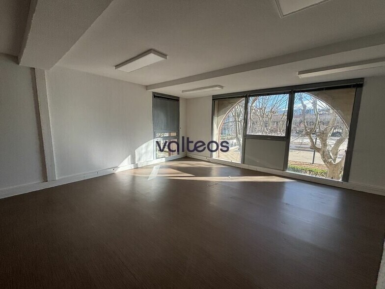 3 Place Alfonse Jourdain, Toulouse for sale - Interior Photo - Image 3 of 8