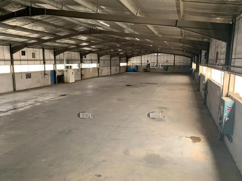 Flex in Sorgues for lease - Building Photo - Image 1 of 2