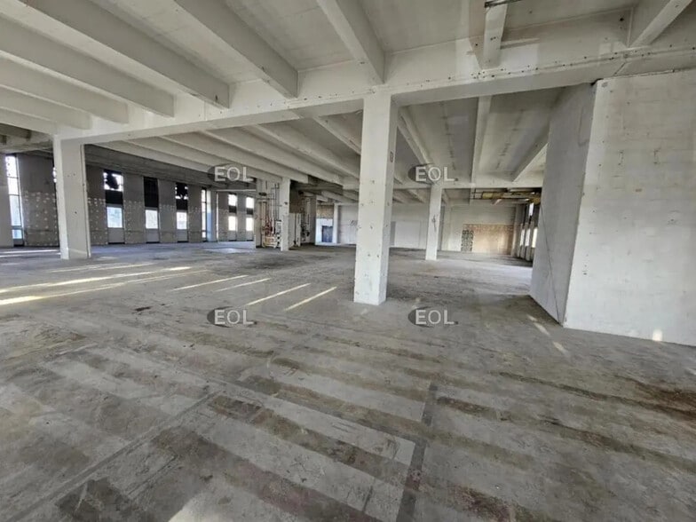 Flex in Rungis for lease - Interior Photo - Image 3 of 6