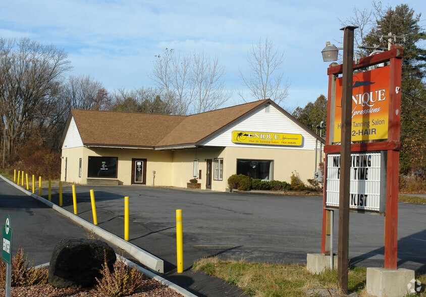 291 N Comrie Ave, Johnstown, NY à vendre - Photo du bâtiment - Image 3 de 24