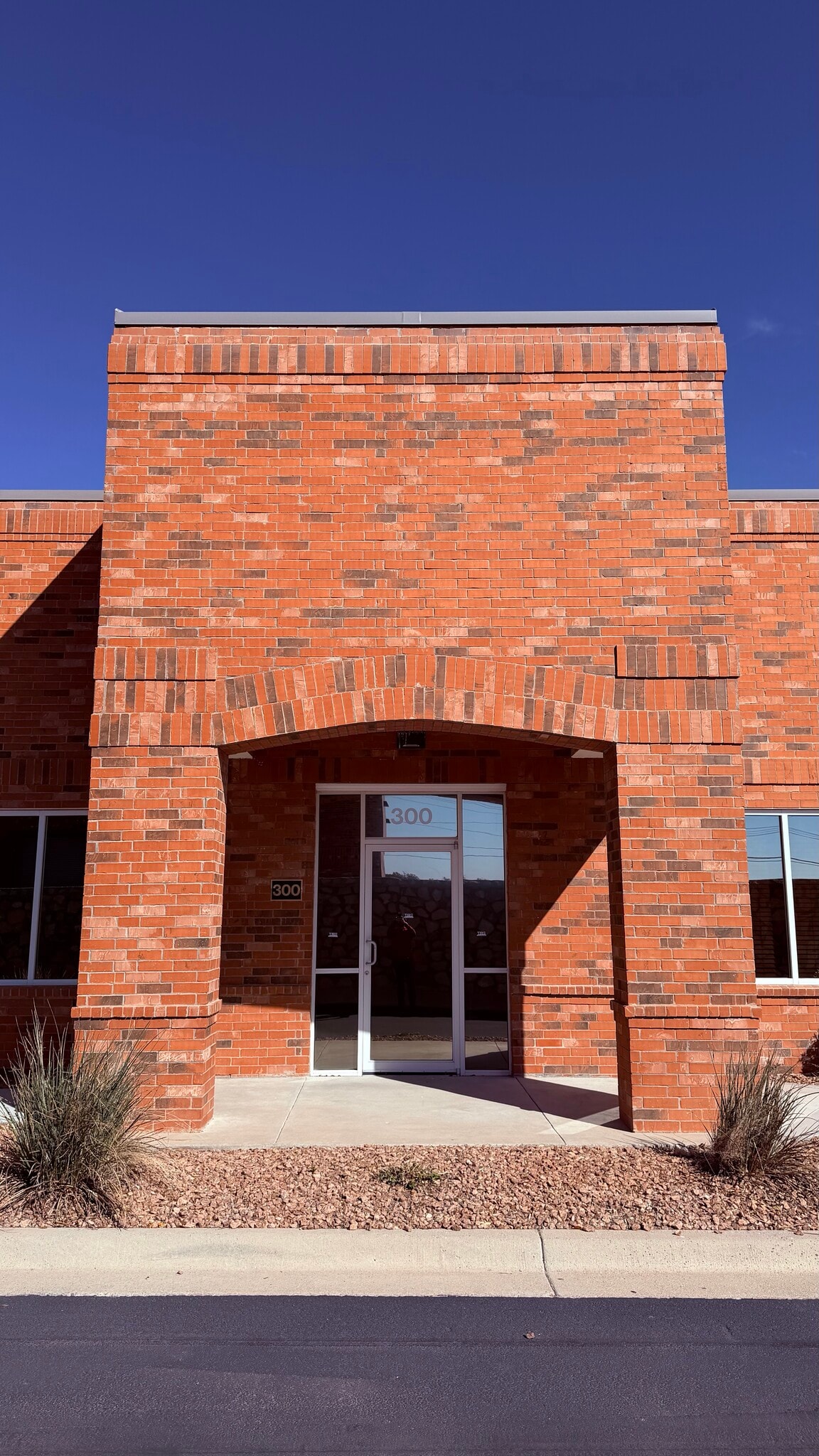 110 Mesa Park Dr, El Paso, TX à louer Photo du bâtiment- Image 1 de 4