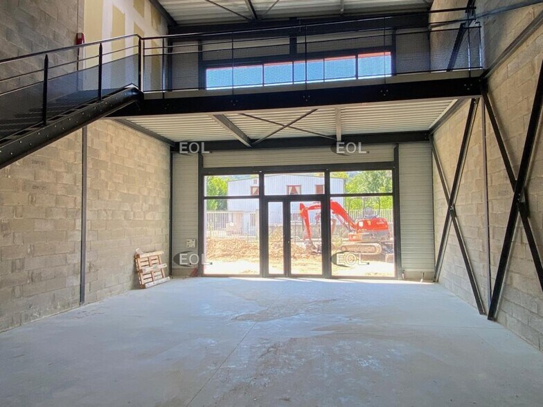 Flex in Roquevaire for lease - Building Photo - Image 3 of 4