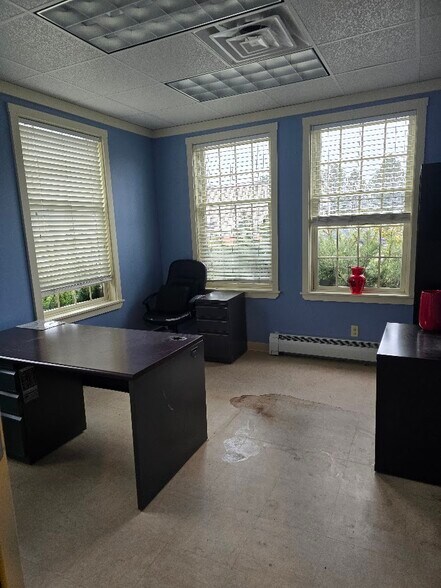 87 Main St, East Millinocket, ME à vendre - Photo du bâtiment - Image 2 de 21