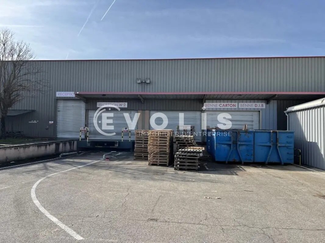 Office in Dagneux for lease Building Photo- Image 1 of 18