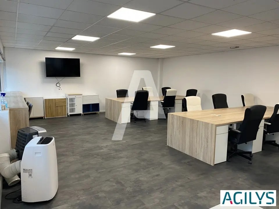 Flex in Ivry-sur-Seine for lease Interior Photo- Image 1 of 9