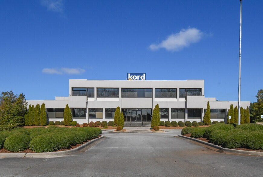 635 Discovery Dr NW, Huntsville, AL à louer - Photo du bâtiment - Image 1 de 12