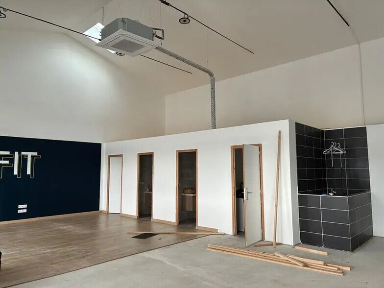 Retail in Lille for lease - Interior Photo - Image 1 of 7