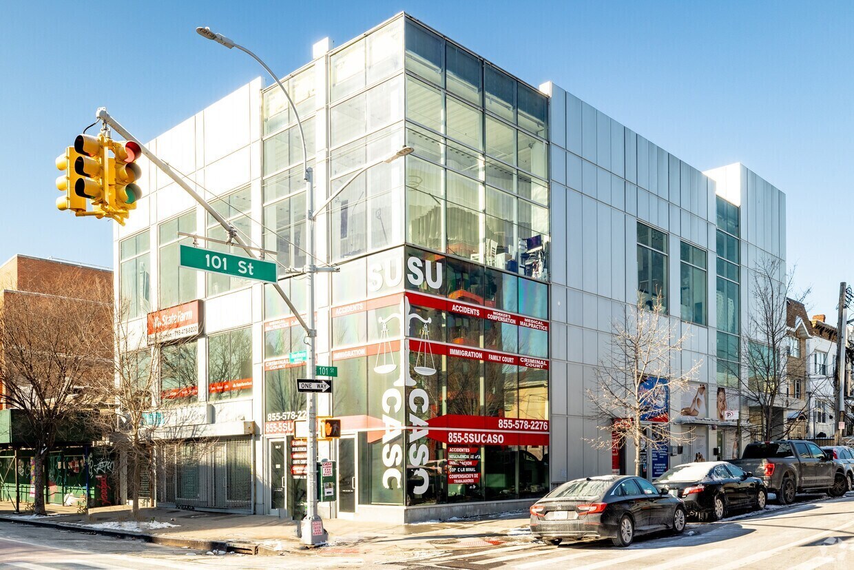 10017 Northern Blvd, Corona, NY à vendre Photo du bâtiment- Image 1 de 1