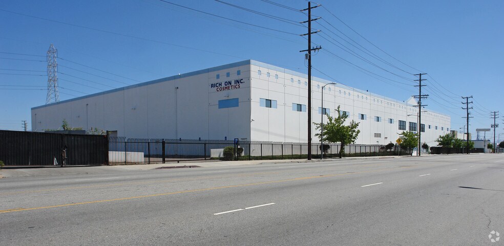 3051 Washington Blvd, Los Angeles, CA à louer - Photo du bâtiment - Image 2 de 3
