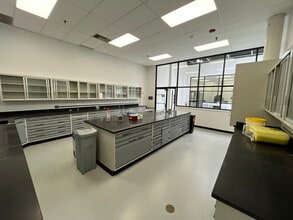 909 E Orchard St, Mundelein, IL for lease Building Photo- Image 1 of 10