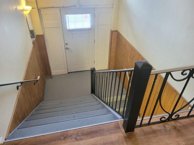 419 Market St, Lykens, PA for sale - Interior Photo - Image 3 of 14