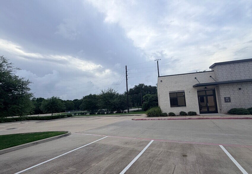 202 Industrial Blvd, Sugar Land, TX à louer - Photo du bâtiment - Image 2 de 12