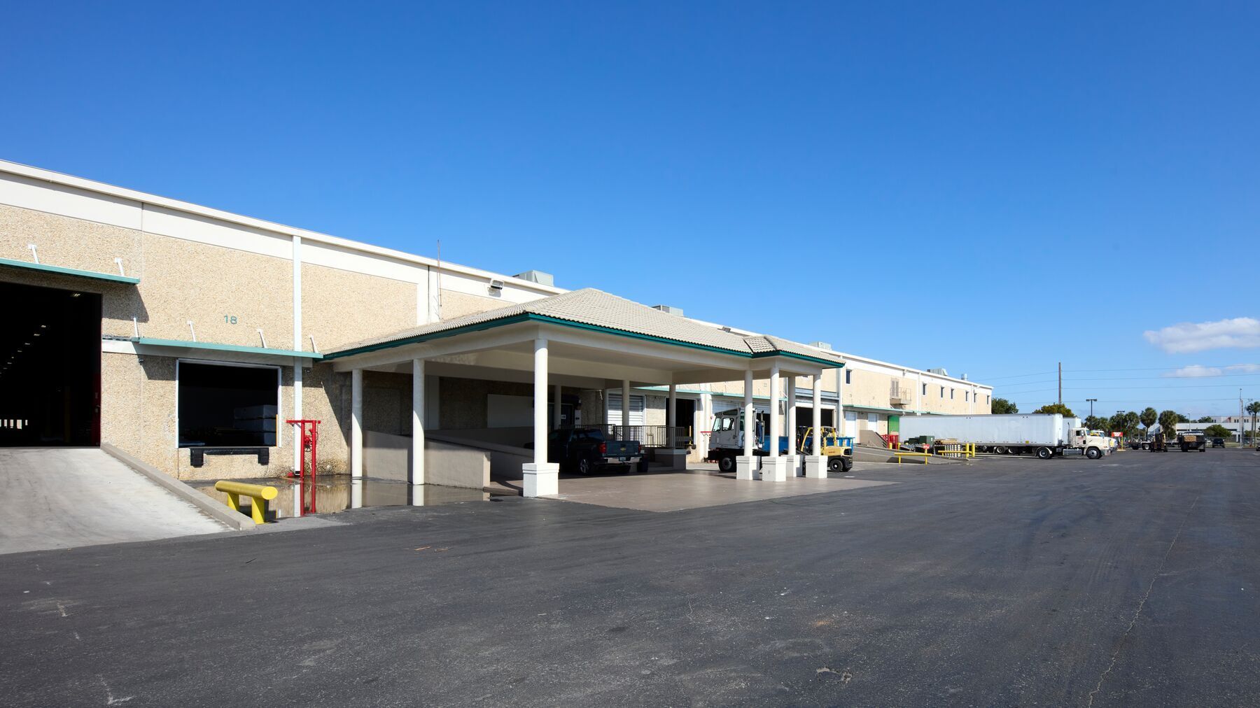 11400 NW 32nd Ave, Miami, FL for lease Primary Photo- Image 1 of 11