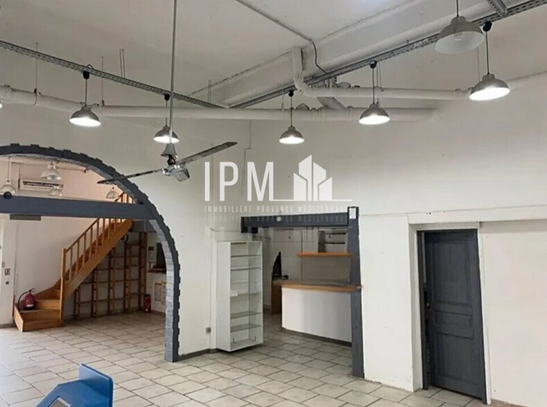 9 Rue Georges Simenon, Hyères à louer - Photo du bâtiment - Image 2 de 5