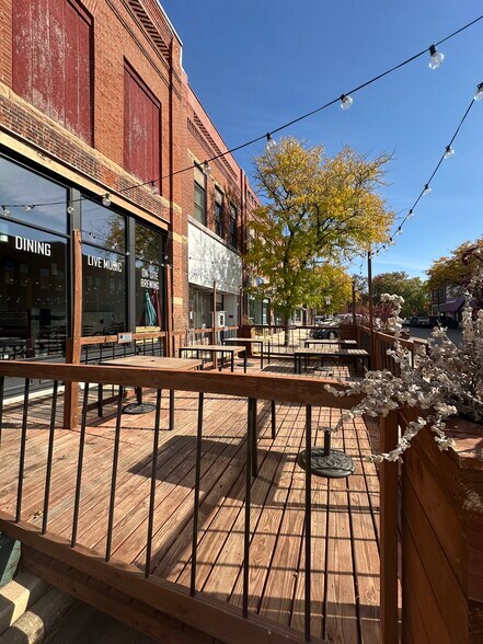131 W Broadway St, Owatonna, MN à louer - Photo du bâtiment - Image 2 de 10