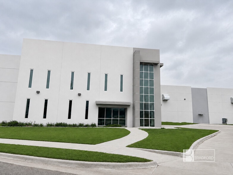 6321 Browning Ct, North Richland Hills, TX for sale - Building Photo - Image 3 of 9