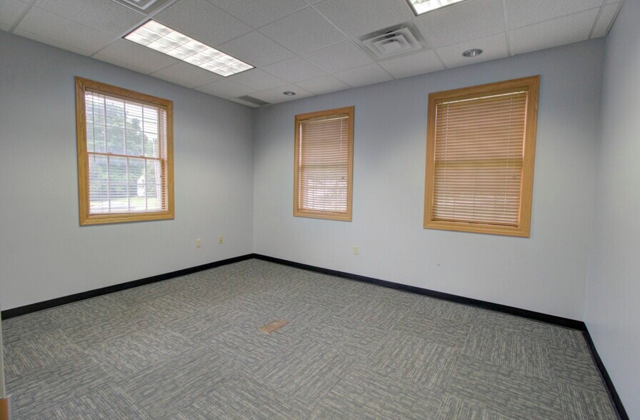 366 N Portland Way, Galion, OH à vendre - Photo du bâtiment - Image 3 de 38