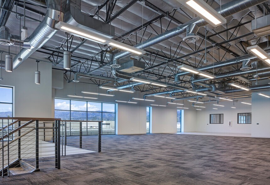 6950 Tujunga Ave, North Hollywood, CA à louer - Photo du bâtiment - Image 3 de 3