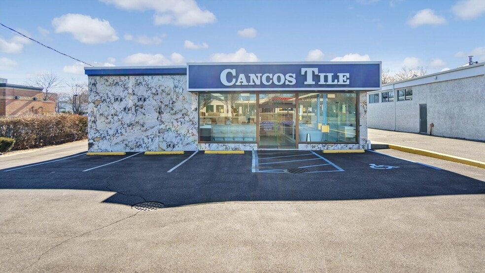 1179 Old Country CR-58 Rd, Riverhead, NY à vendre - Photo du bâtiment - Image 3 de 42