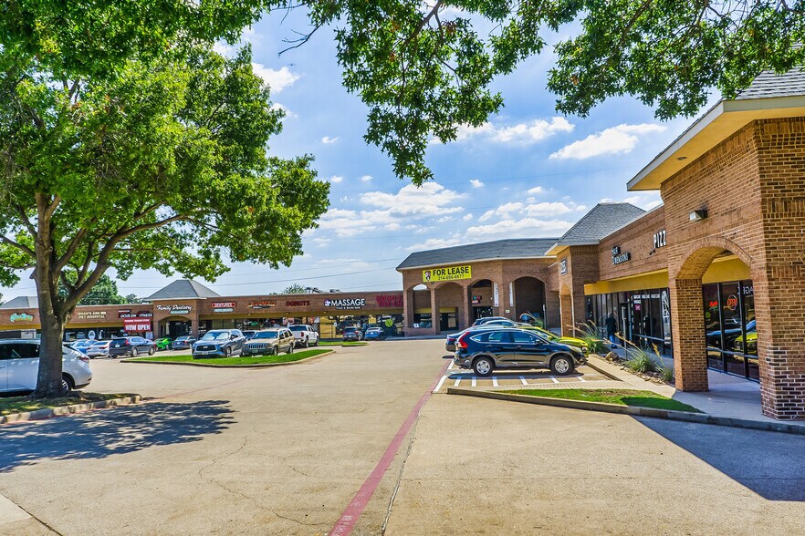 2155 Marsh Ln, Carrollton, TX à louer - Photo du bâtiment - Image 2 de 4