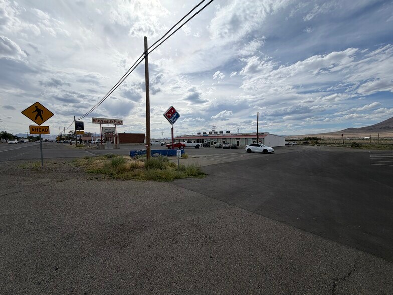 1022 Grass Valley Rd, Winnemucca, NV à vendre - Photo du bâtiment - Image 2 de 42