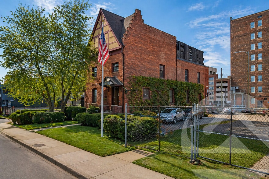 49 W Willis St, Detroit, MI à vendre - Photo principale - Image 1 de 4