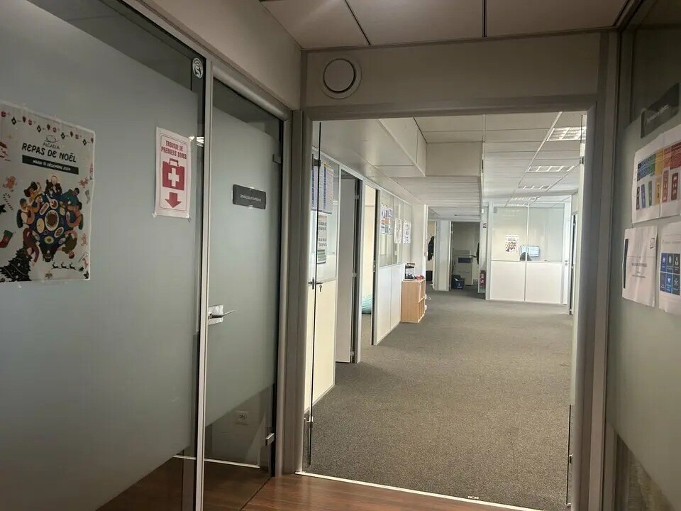 Office in Lyon for sale Interior Photo- Image 1 of 6