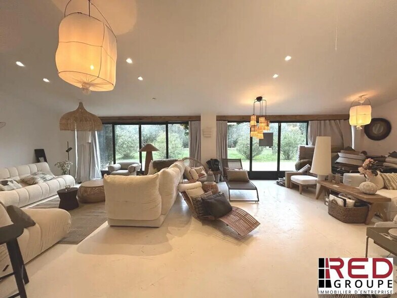 Bureau dans Aix-en-Provence à louer - Photo du bâtiment - Image 2 de 5