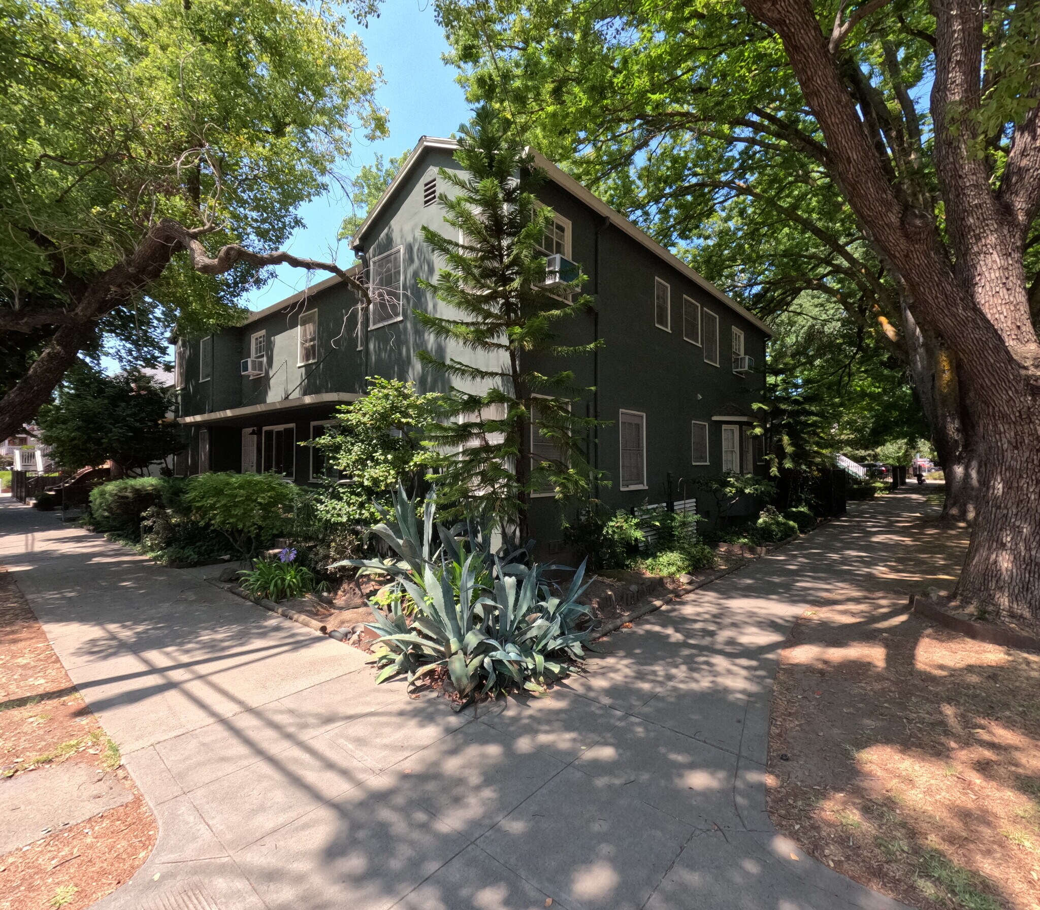 2000 6th St, Sacramento, CA à vendre Photo du bâtiment- Image 1 de 1