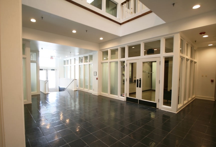 306 22nd St, Galveston, TX à louer - Photo intérieure - Image 2 de 10