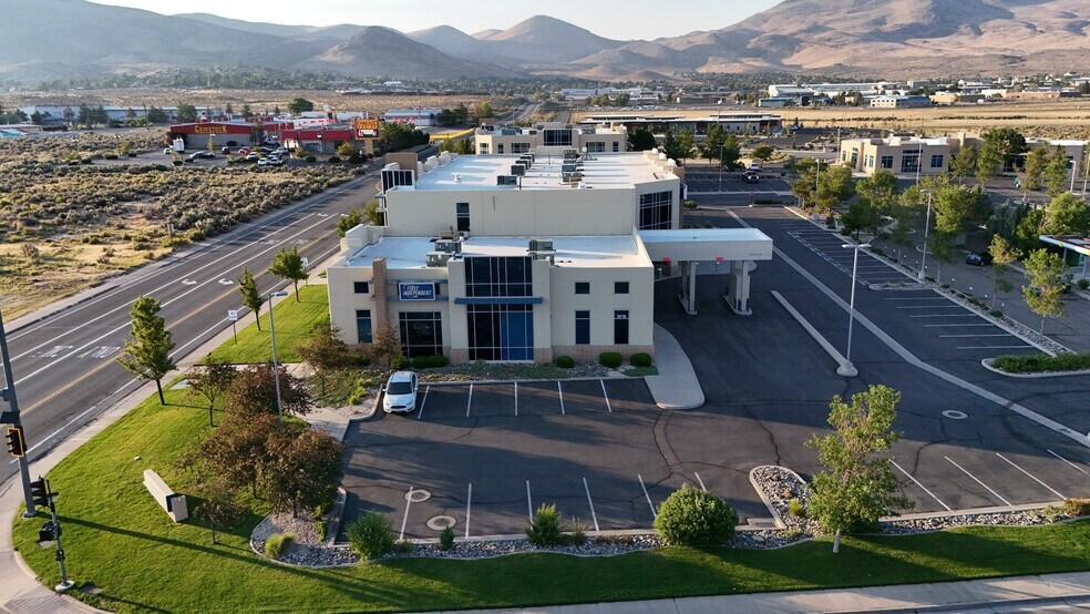 1818 E College Pky, Carson City, NV à louer - Photo du bâtiment - Image 2 de 15